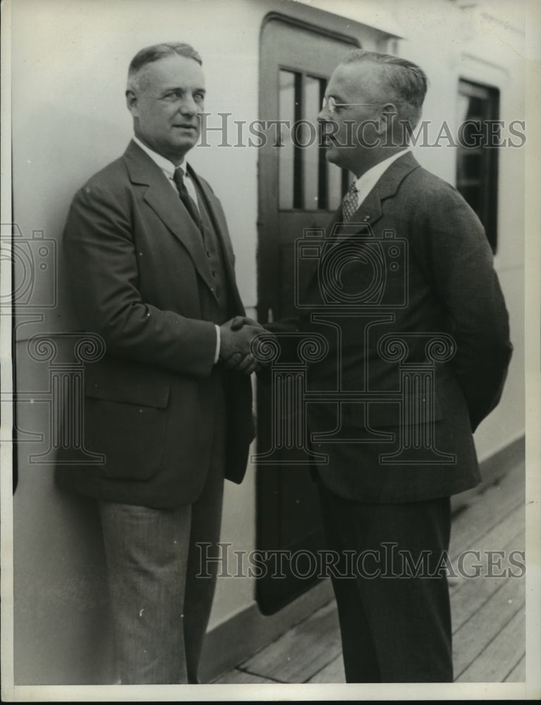 1932 Press Photo Col William J Donovan Shaking Hands with Mr Melvin C Eaton - Historic Images