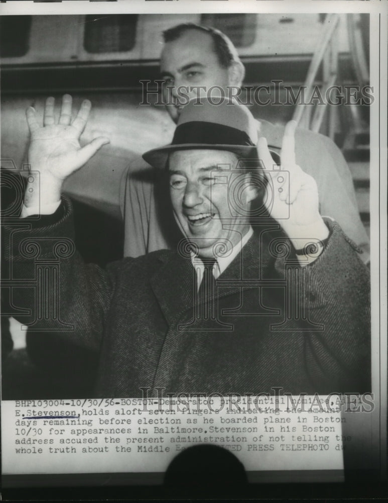 1956 Press Photo Adlai Stevenson Holds up 7 Fingers Indicating the Day Remaining-Historic Images