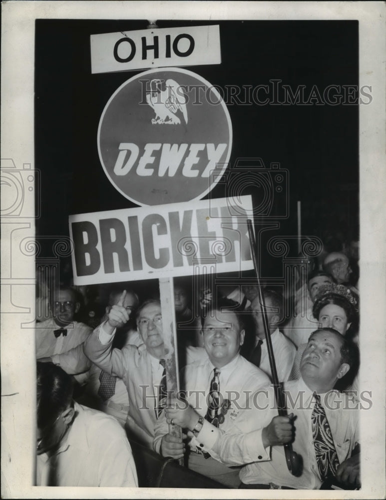 1944 Part of Ohio&#39;s Contingent Holds Aloft Dewey - Historic Images