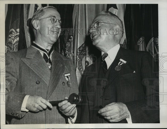 1946 Allen Oliver heads Sons of Revolution accepts the gavel - Historic Images