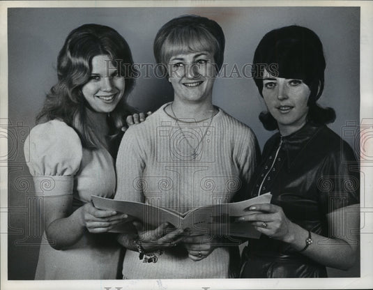Undated Press Photo Margaret Gallanger, Maureen Cooney and Bridie Hasting-Historic Images