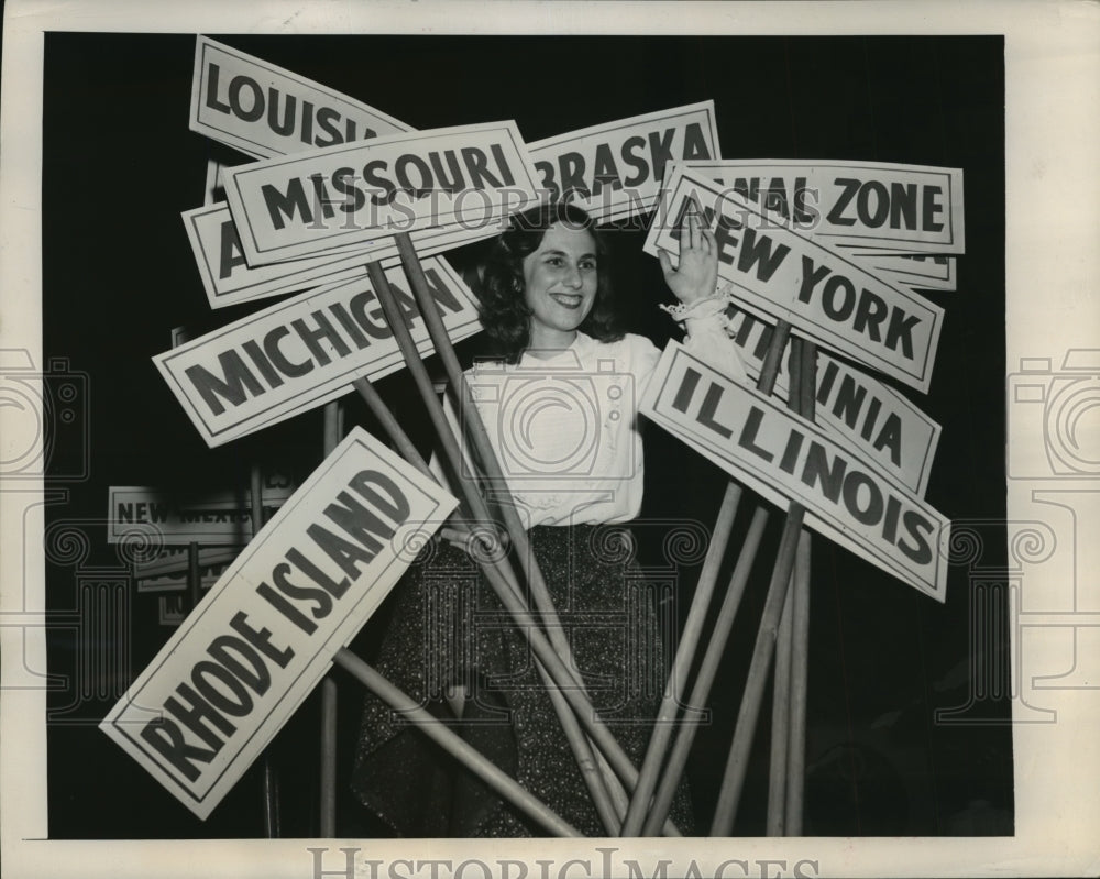 1948 Press Photo Jeanne Barnett Carries Standards of State Delegations of Conv - Historic Images