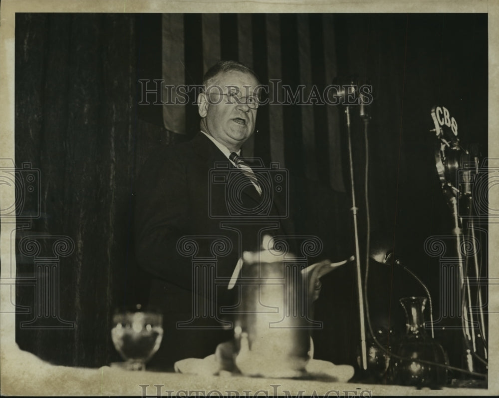 1935 Press Photo Harold Ickes Speaks at Luncheon Meeting at the Waldorf-Astoria-Historic Images