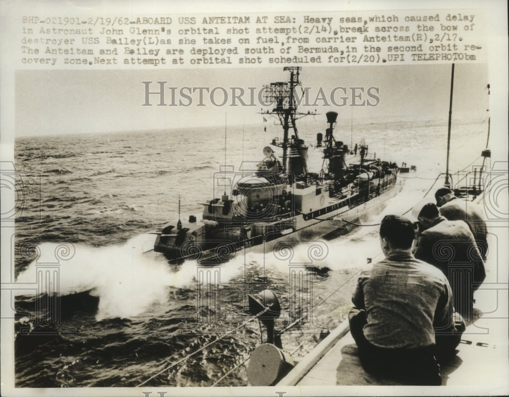 1962 Press Photo U.S.S Bailey takes on fuel from carried Anteitam - Historic Images