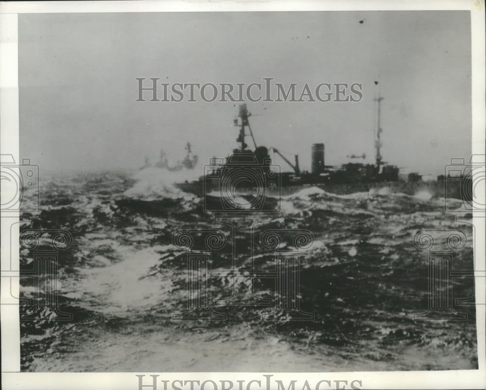 1937 Press Photo French Cruiser plows through heavy waters - Historic Images