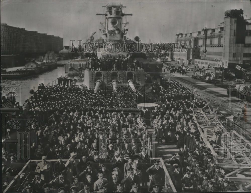 1949 Press Photo Ship launched - Historic Images