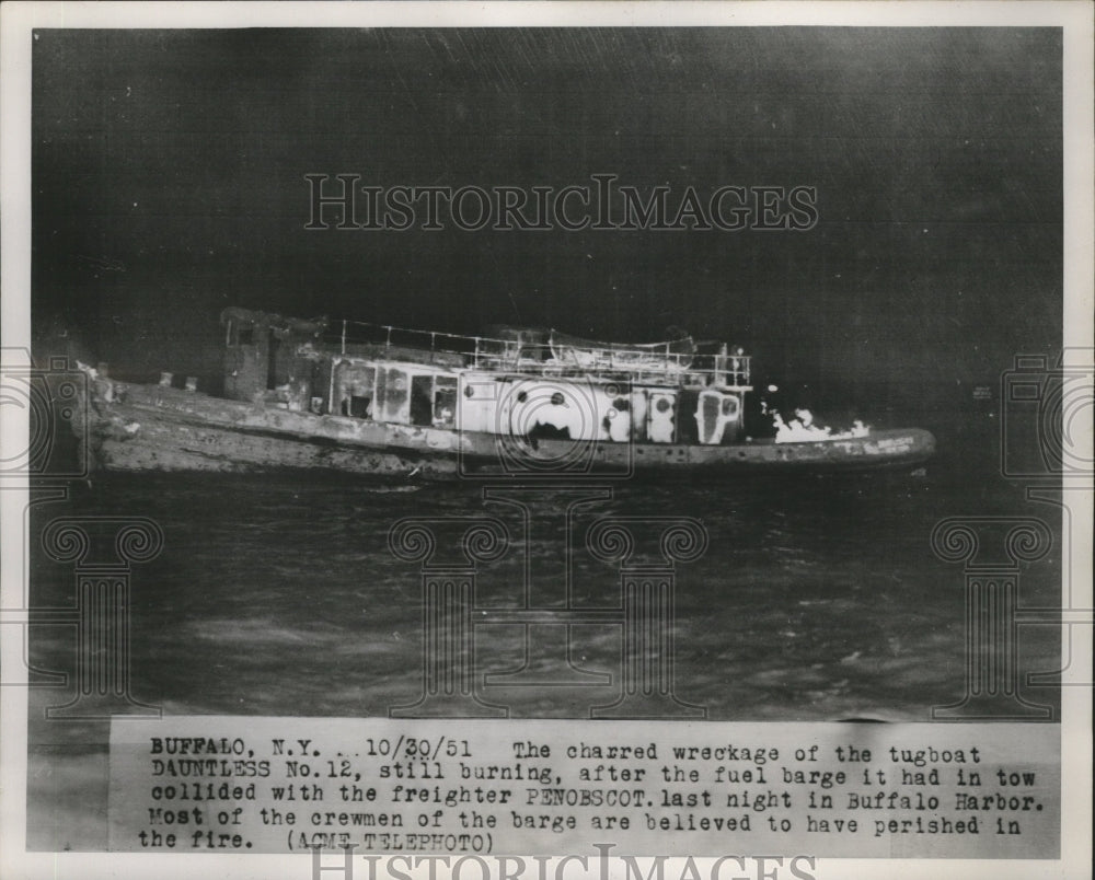 1951 Press Photo Charred Wreckage of Tubboat "Dauntless No. 12" Still Burning - Historic Images