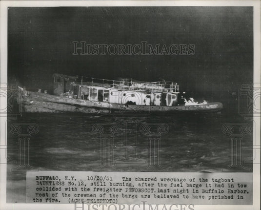 1951 Press Photo Charred Wreckage of Tubboat "Dauntless No. 12" Still Burning - Historic Images