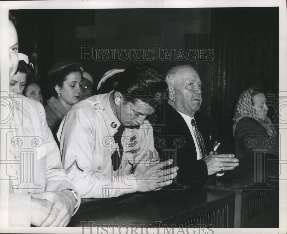 1953 Press Photo US Korea War Veterans who were POW praying in church-Historic Images