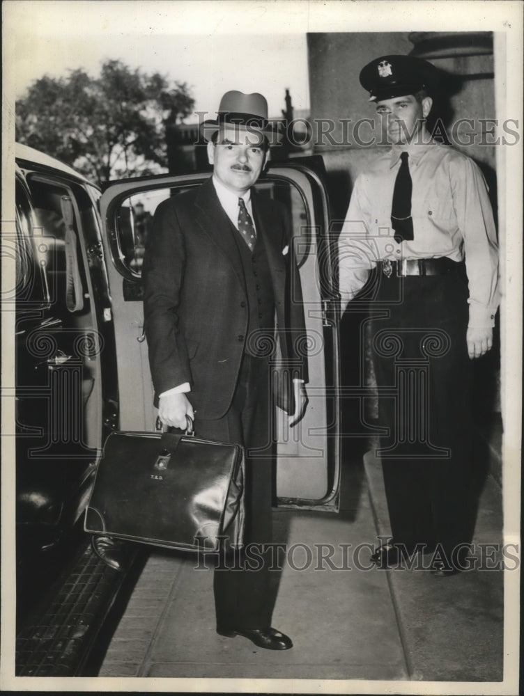 1944 Press Photo Gov.Thomas Dewey arrived at the State Capitol in Albany - Historic Images