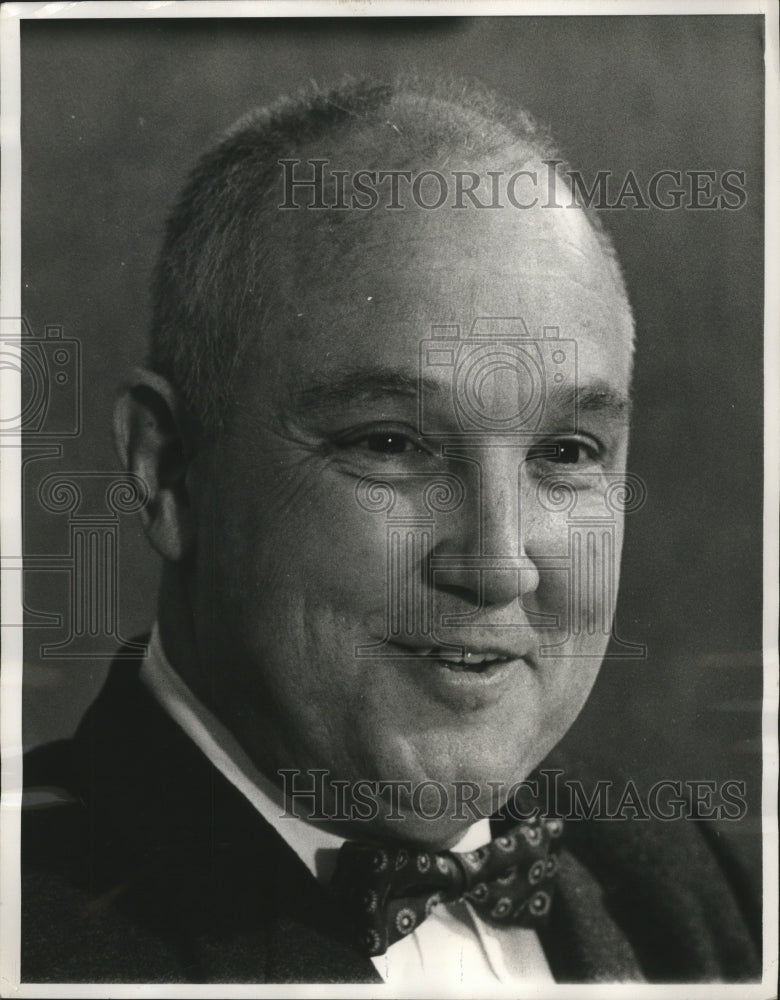 1968 Press Photo Thomas B. Curtis files as a candidate for Senate - nef62426-Historic Images