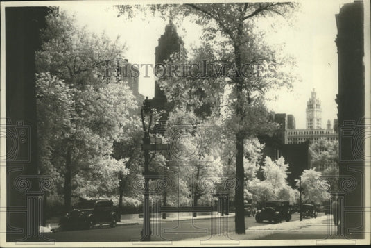 Press Photo View of walkway in downtown area of a city - Historic Images