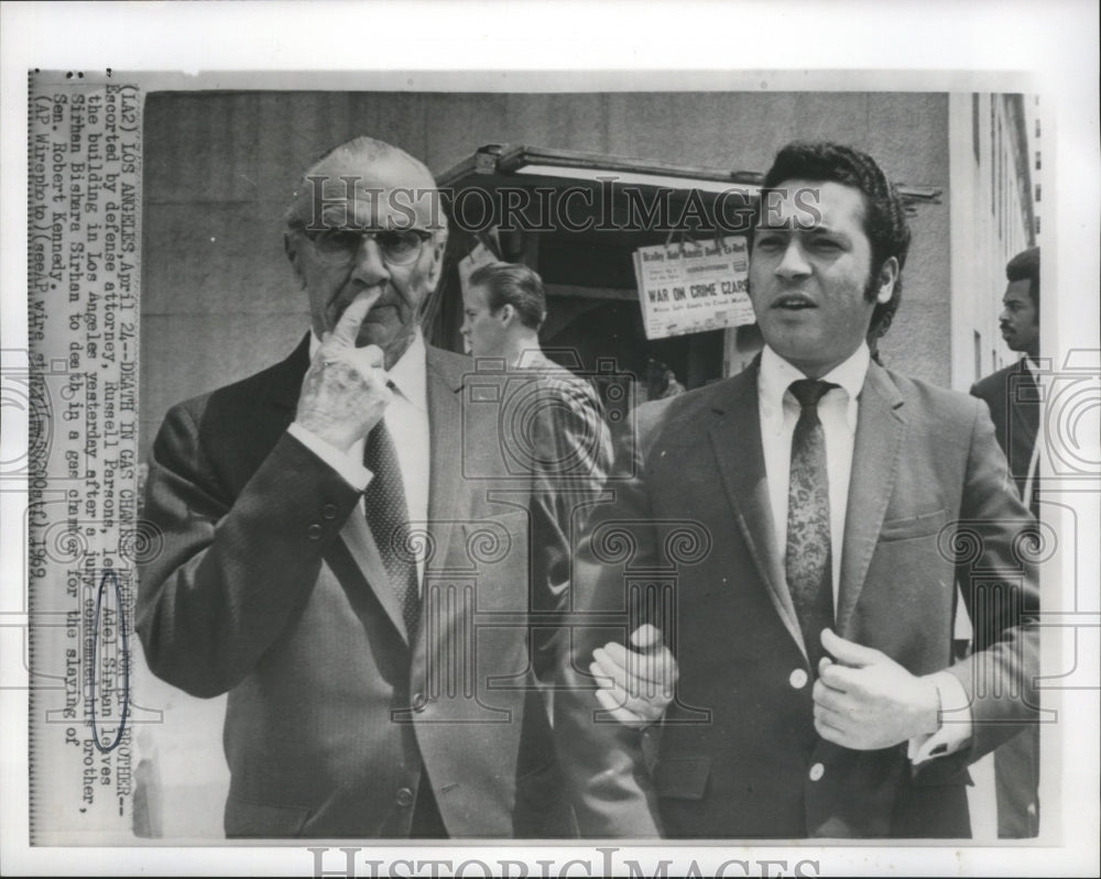 1969 Press Photo Adel Sirhan escorted by defense attorney Russell Parsons - Historic Images