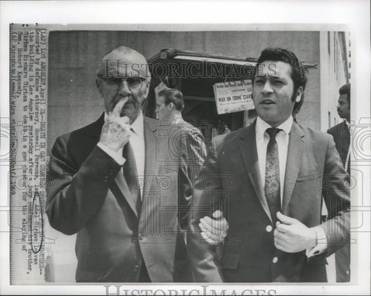 1969 Press Photo Adel Sirhan escorted by defense attorney Russell Parsons - Historic Images