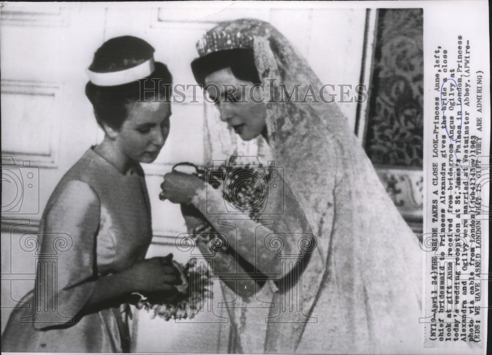 1963 Press Photo Bridesmaid Princess Anne Looks at Gift From Ogilvy to Alexandra - Historic Images