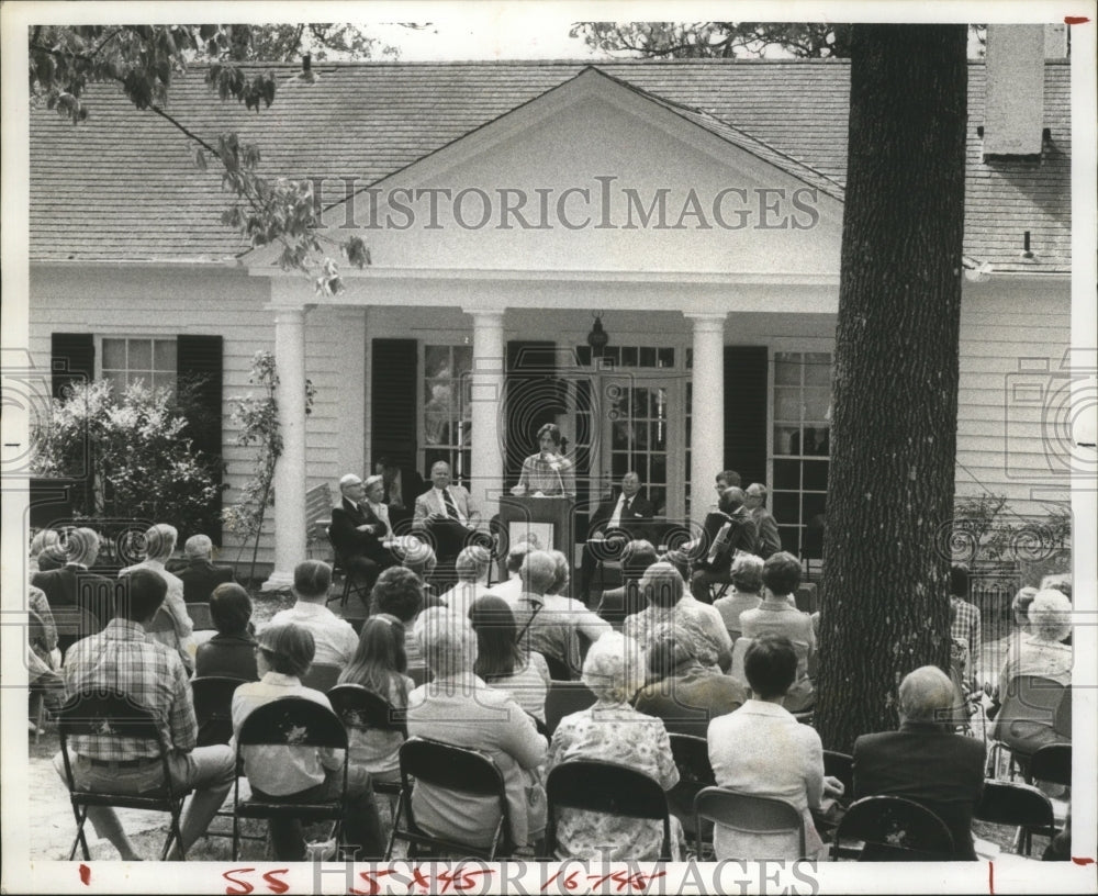 1978 Press Photo Ann Bray Giving Address - nef62758-Historic Images