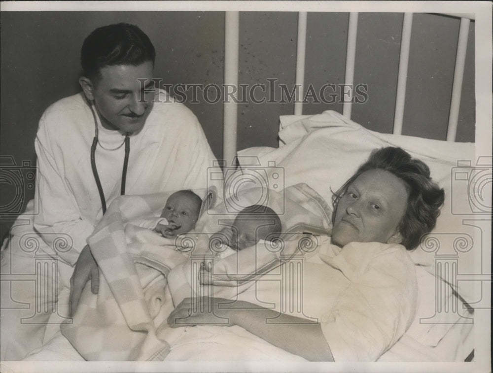 1935 Cora Hausen with fourth set of twins  - Historic Images