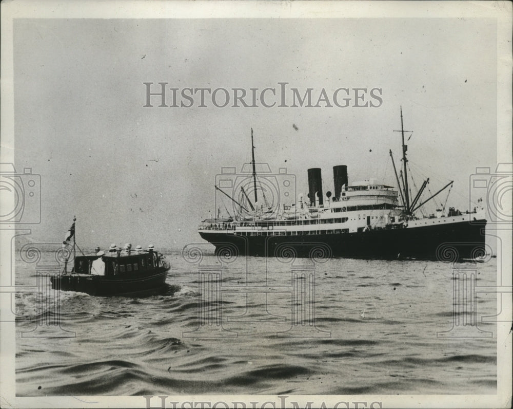 1934 Press Photo Ship HMS Sussex & Launch Carrying Duke of Gloucester-Historic Images