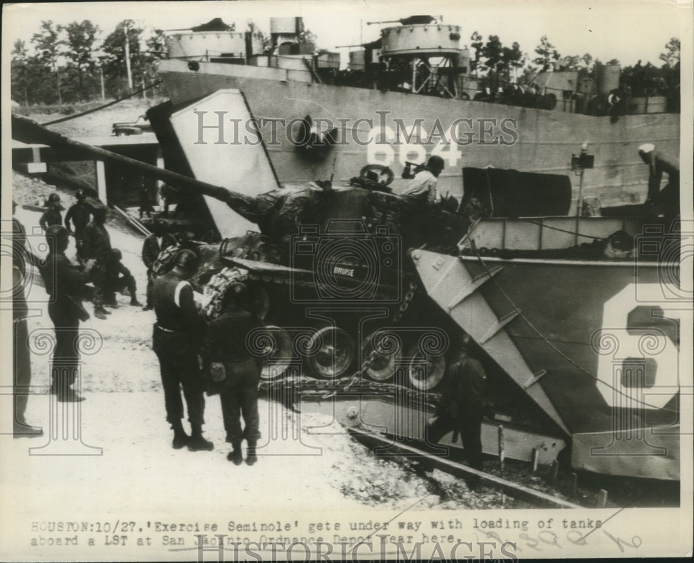 1947 Press Photo Exercise Seminole Gets Under Way with Loading of Tanks-Historic Images