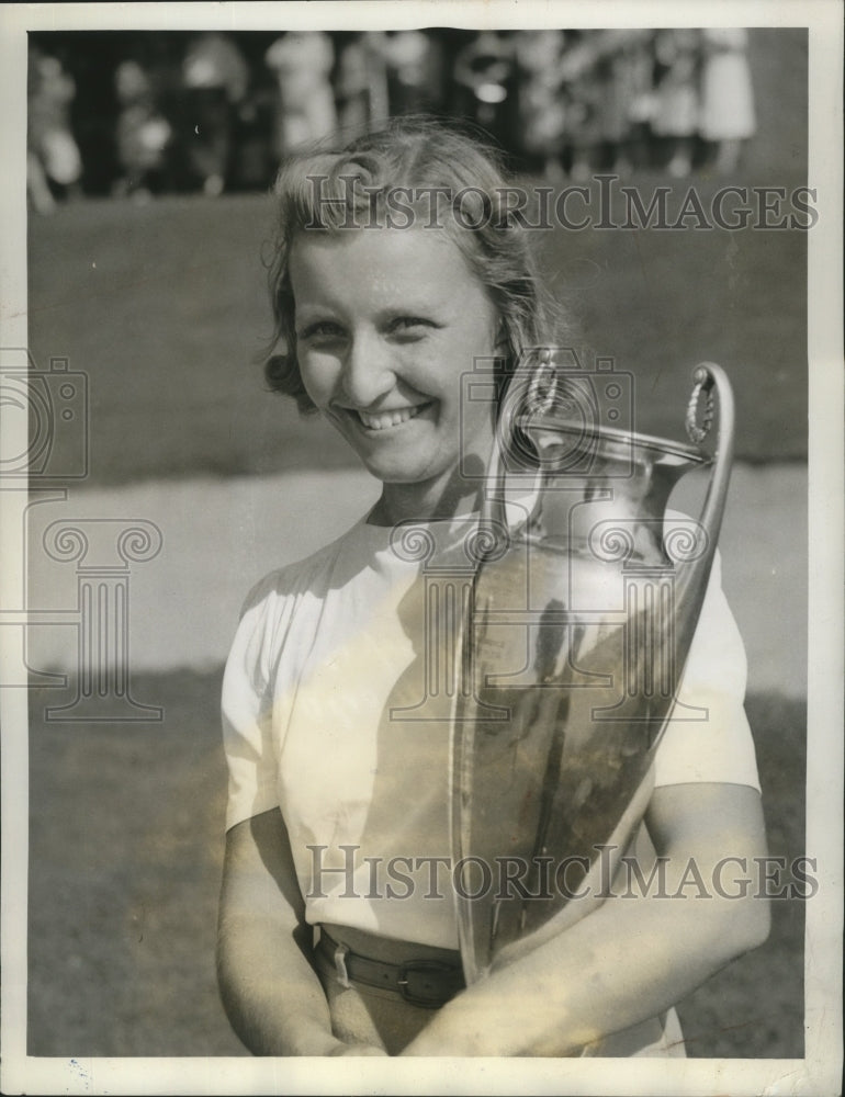 1941 Neoma Copic Wins Ohio State Women's Golf Title, Portage Club - Historic Images