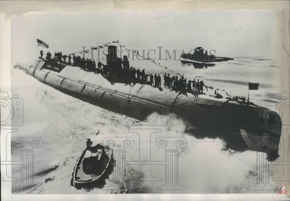 1951 USS Wahoo snorkel equipped submarine being launched - Historic Images