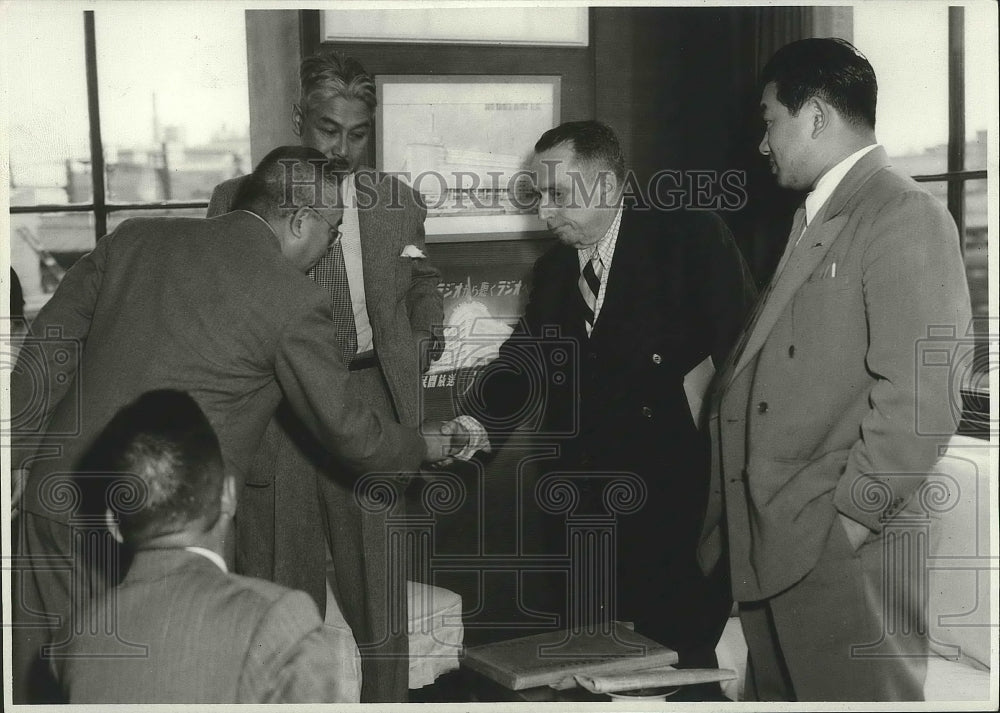 1950 Taylor Spink Meets Officials of MAINICHI Tokyo Newspaper - Historic Images