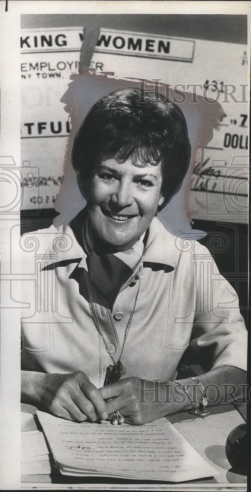 1975 Sylvia Porter Author & Columnist  - Historic Images