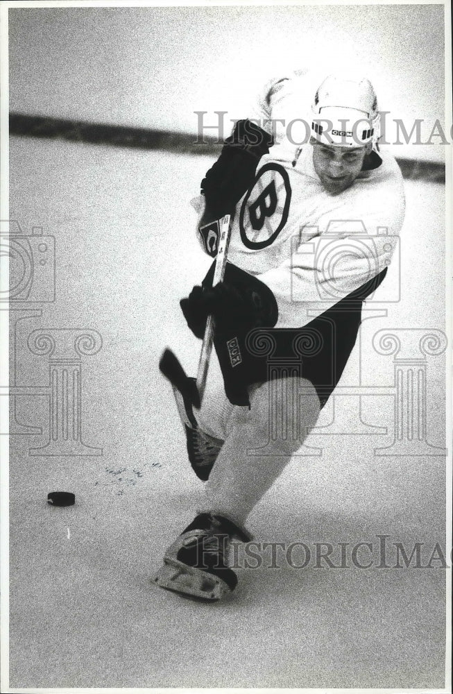 Press Photo Brent Hughes of Boston Bruins Hockey - nef64281- Historic Images