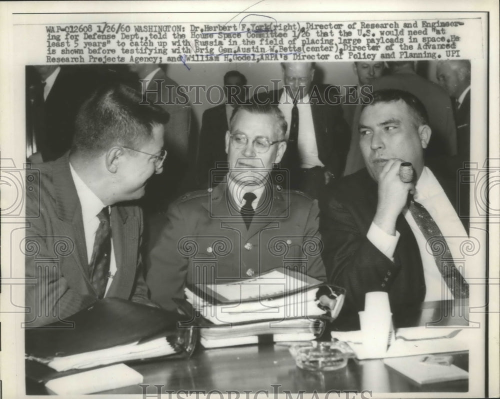 1960 Press Photo Dr. Herbert York of Defense Dept. testifying at House Space Cmt - Historic Images