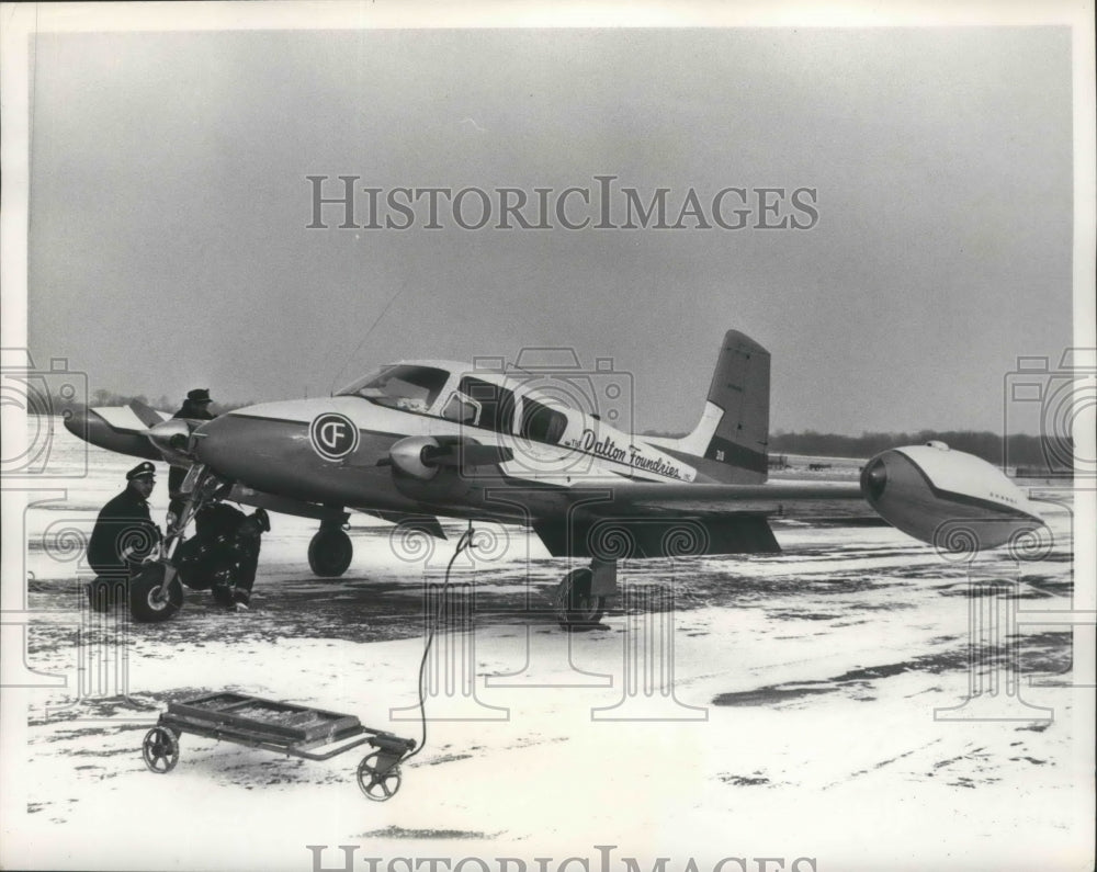 1962 Press Photo Cessna-310 Crashed & Lands on Hopkins Airport Nose Gear Failed-Historic Images