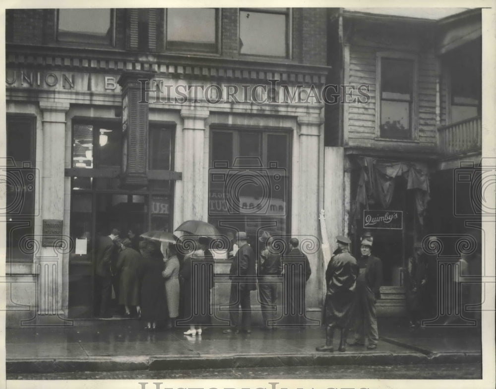 1936 First in Ohio to Enjoy Benefits of New Federal Bank Act - Historic Images