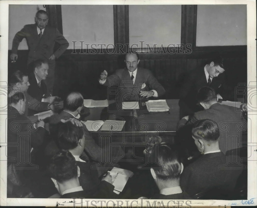 1942 Press Photo Ernest Kanzler Shown at His First Press Conference in Detroit-Historic Images