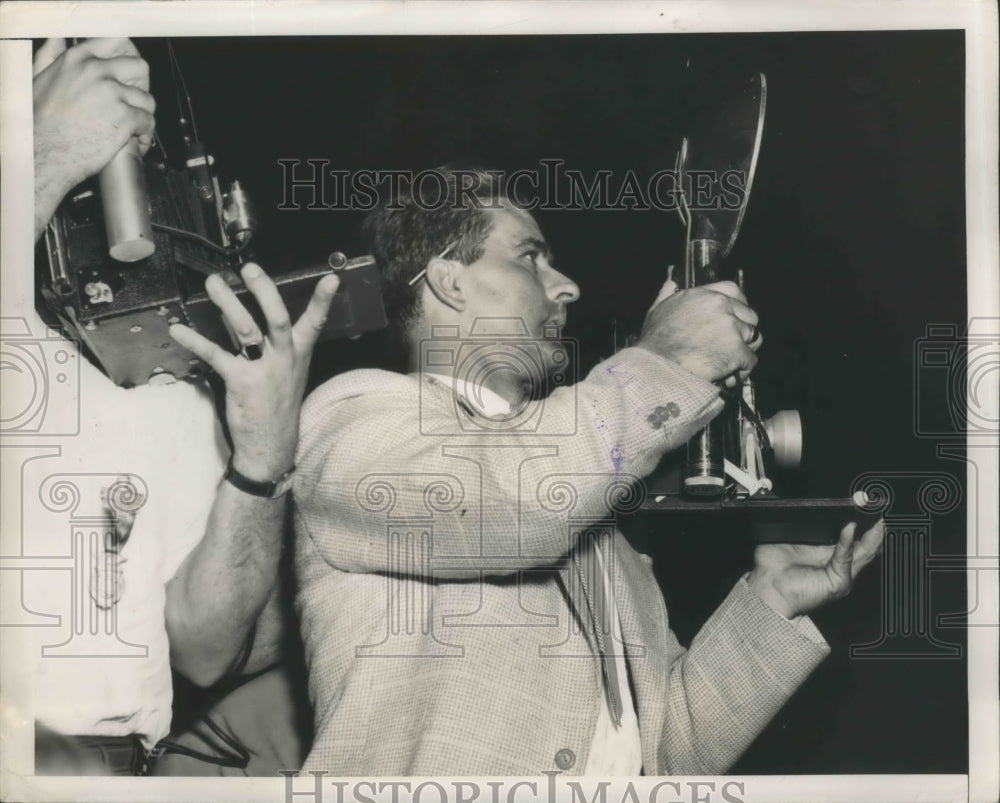 1948 Andy Lopez of ACME Newspictures at Philadelphia Convention - Historic Images