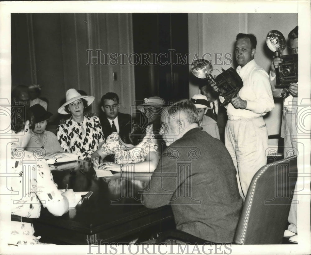 1933 Harold ickes, Sec. of Interior talked with members of the Press - Historic Images