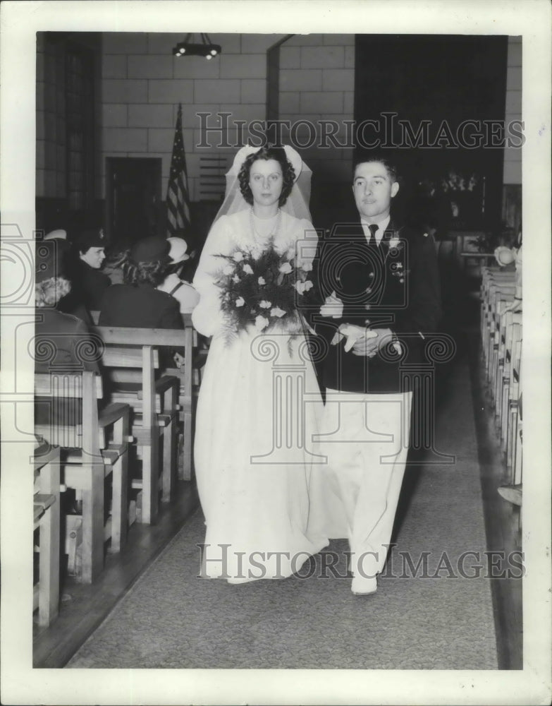 1945 Press Photo Lt.Serina T.Stackland and Staff Sgt. Jean Courteis Wedding - Historic Images