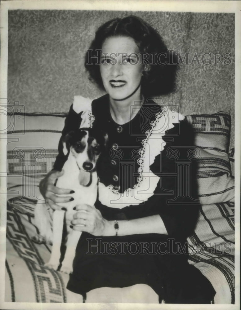 1944 Press Photo Now That Tony&#39;s Back Mrs Gertrude Vachal&#39;s Lonely Vigil is Over - Historic Images