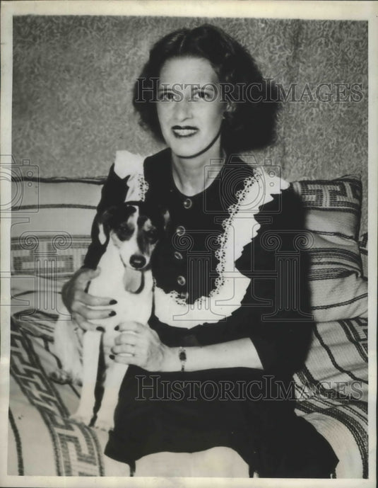 1944 Press Photo Now That Tony's Back Mrs Gertrude Vachal's Lonely Vigil is Over - Historic Images