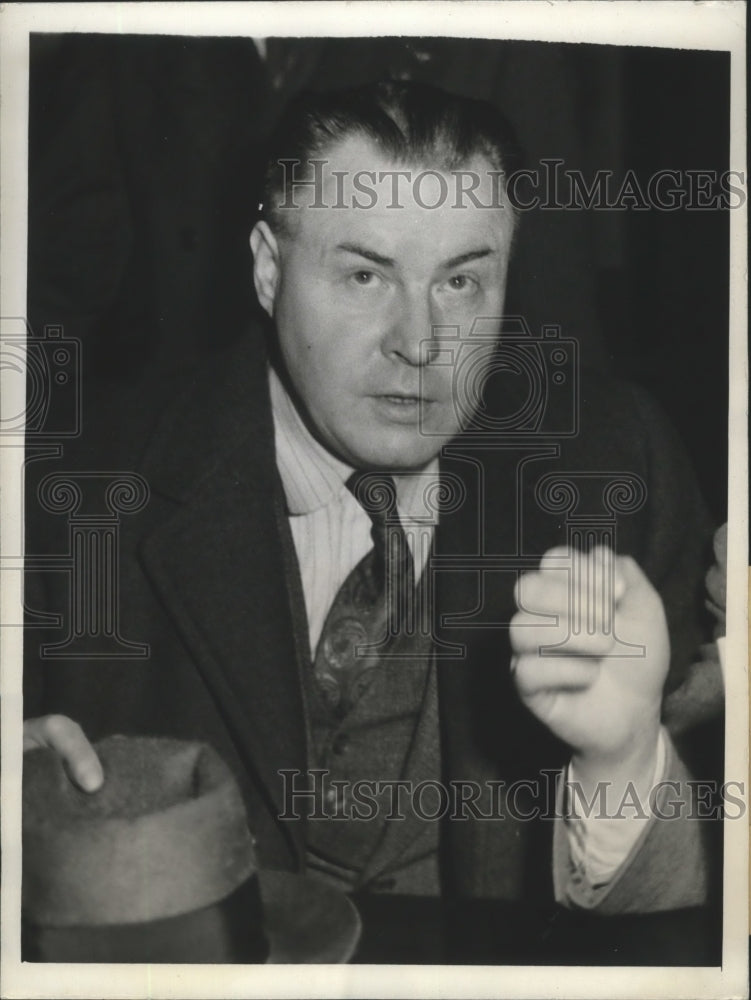 1943 Frank Smith Alias Sirosough Arrested &amp; Charged with Conspiracy - Historic Images