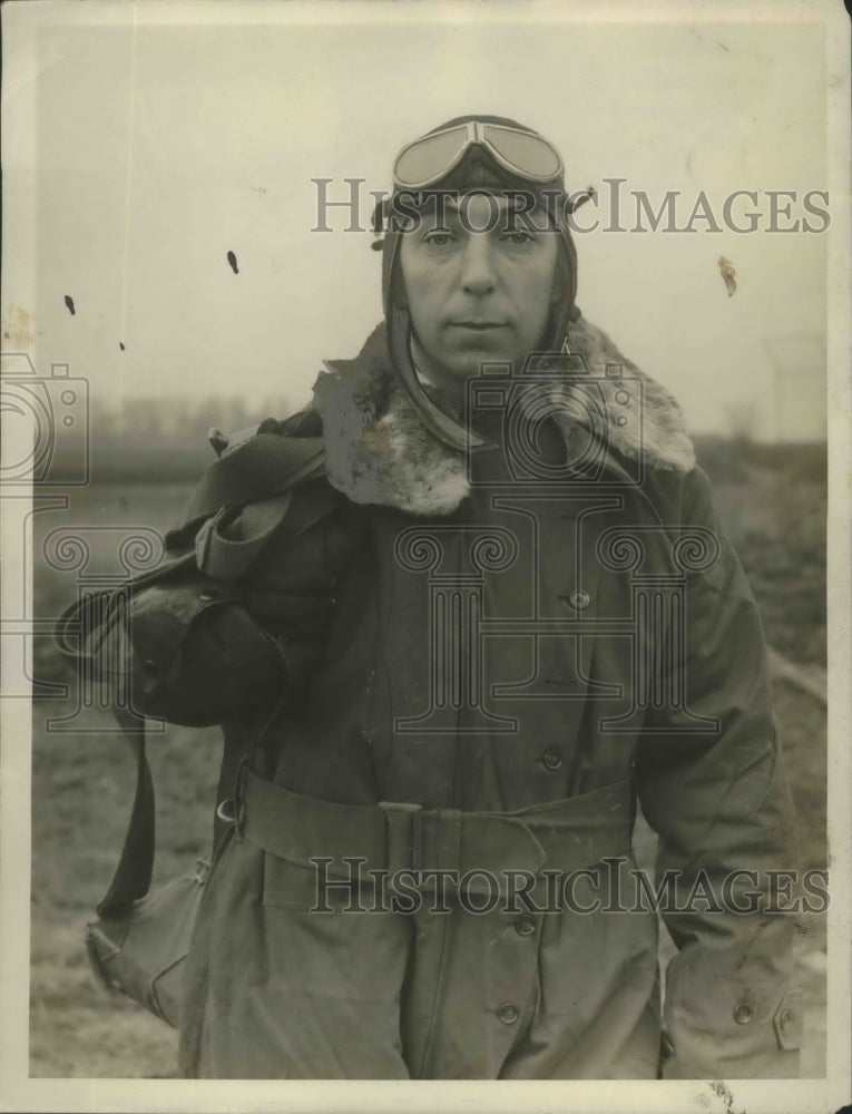 1927 Press Photo Lieutenant Commander Noel Davis - nef65408-Historic Images