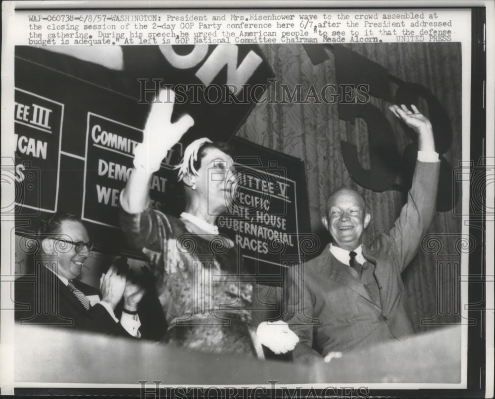 1957 Press Photo Pres. and Mrs. Eisenhower at closing session of GOP Party-Historic Images