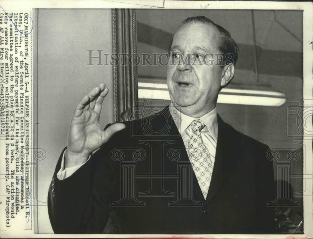 1972 Press Photo Chairman Russell B Long Announcs Liberalization of Welfare Pymt - Historic Images