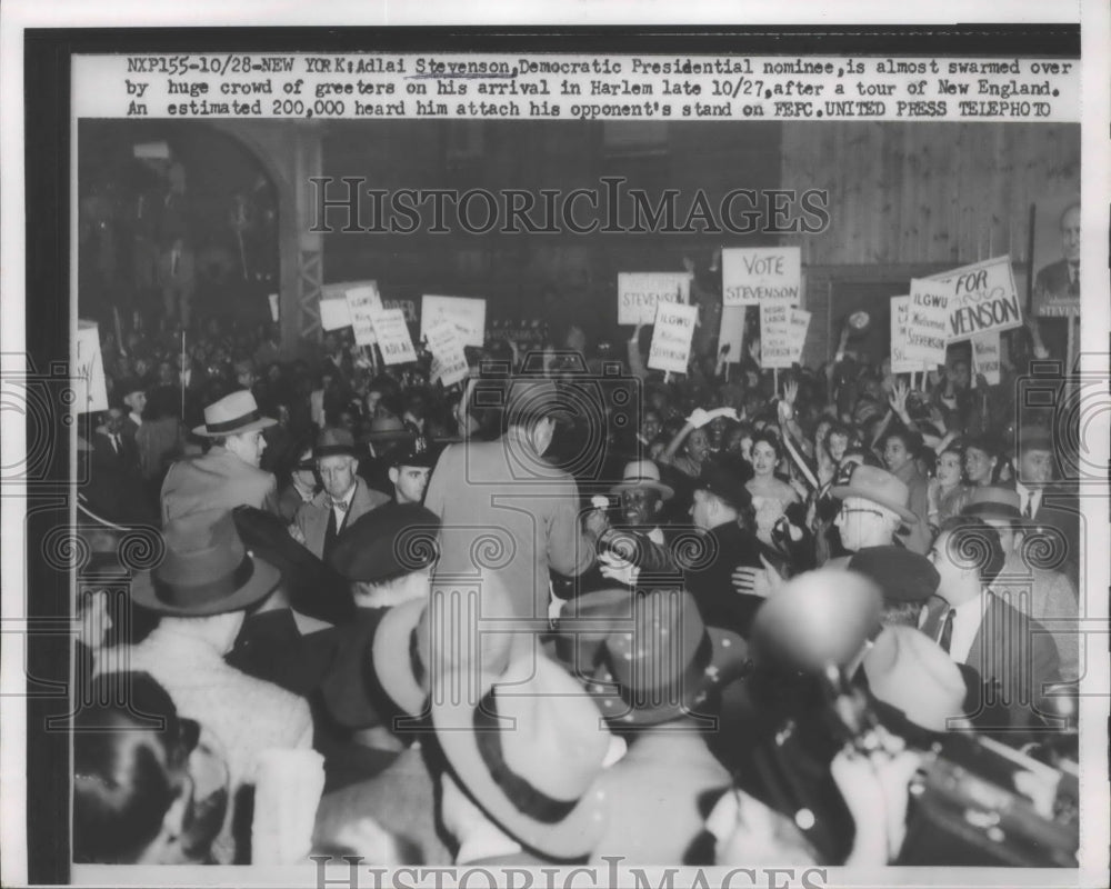 1952 Press Photo Adlai Stevenson Swarmed Over Huge Crowd of Greeters on Arrival-Historic Images