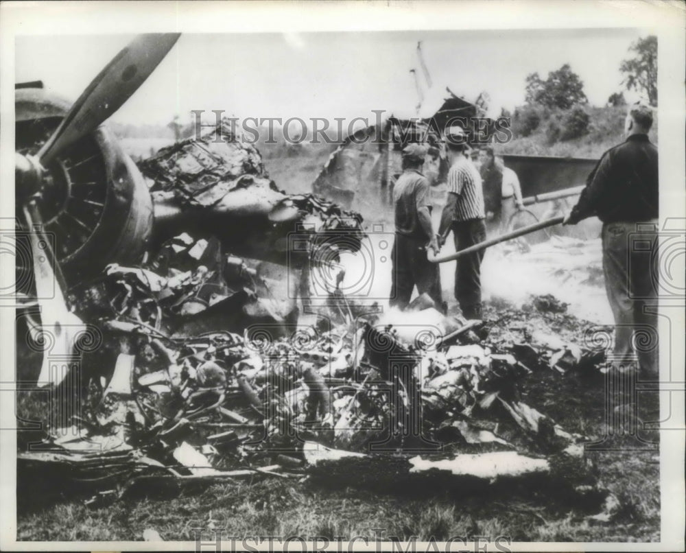 1950 Press Photo Thirteen People Killed &amp; 10 Injured When Douglas DC-3 Crashed-Historic Images