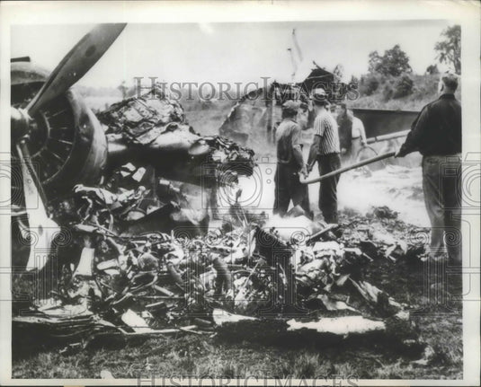 1950 Press Photo Thirteen People Killed & 10 Injured When Douglas DC-3 Crashed-Historic Images