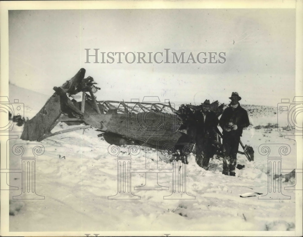 1934 Pilot Floyd DeLong&#39;s Plane Crashed on a Mountain Peak Killing 4 - Historic Images