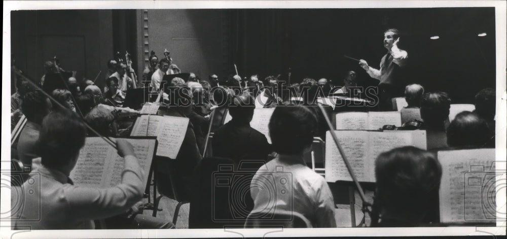 1970 Press Photo Conductor Leading People Playing Instruments - nef66108-Historic Images