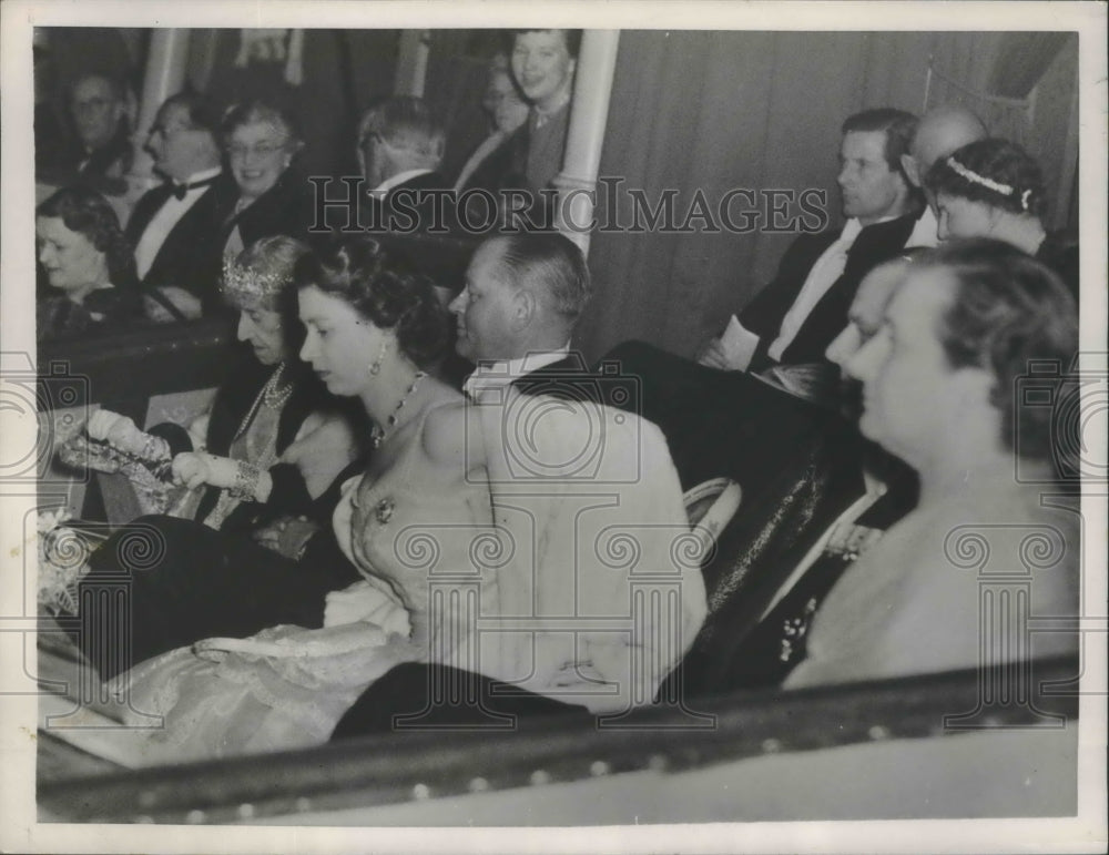 1953 Press Photo Queen Elizabeth and Princess Maria at Benefit Concert in London-Historic Images