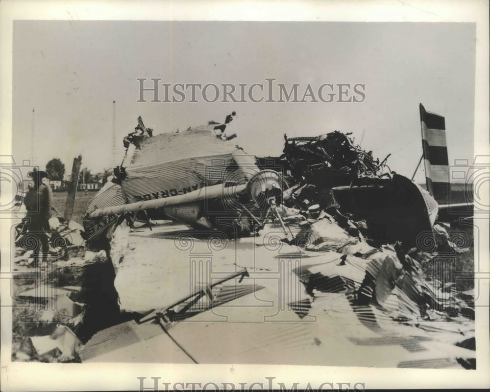 1934 Press Photo Three People Killed & 4 Injured When Airline Crashed to Earth - Historic Images