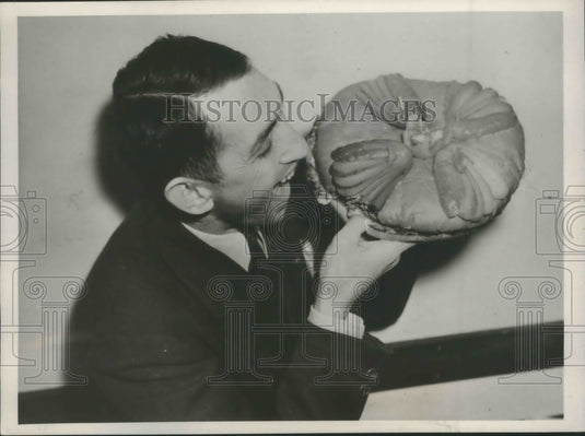 1939 Press Photo Jack Miller Presented with Giant Hamburger by His Rotary Mates-Historic Images