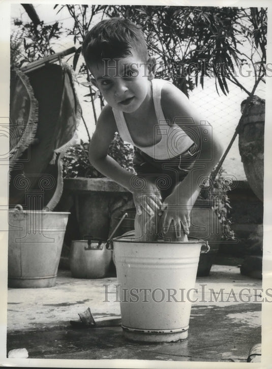 1962 Press Photo Young Italian Boy enjoys a bath in his backyard at Milan Italy - Historic Images
